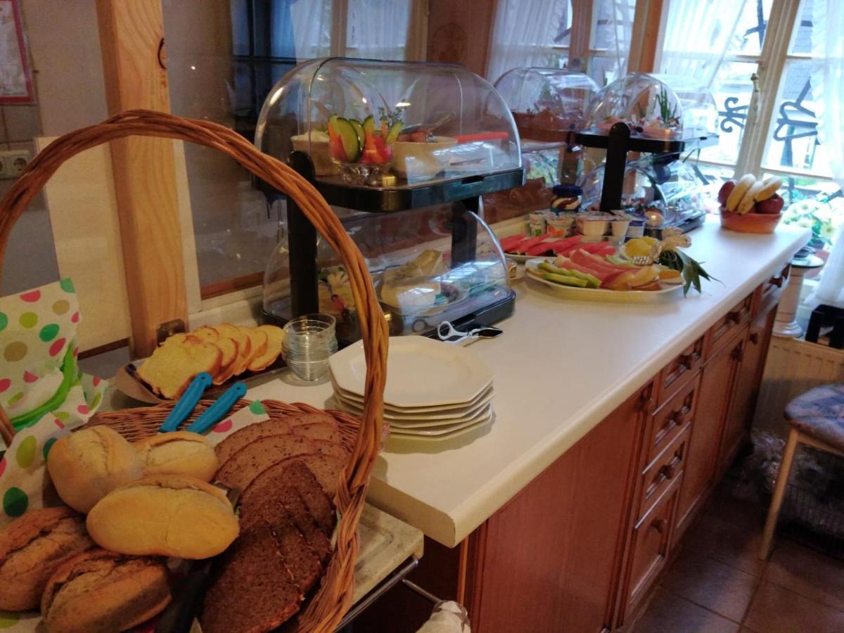 Bed and Breakfast Gaestehaus Luise Моншау Экстерьер фото