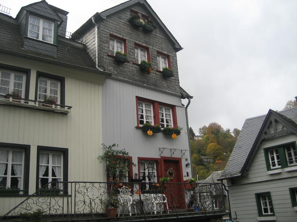 Bed and Breakfast Gaestehaus Luise Моншау Экстерьер фото