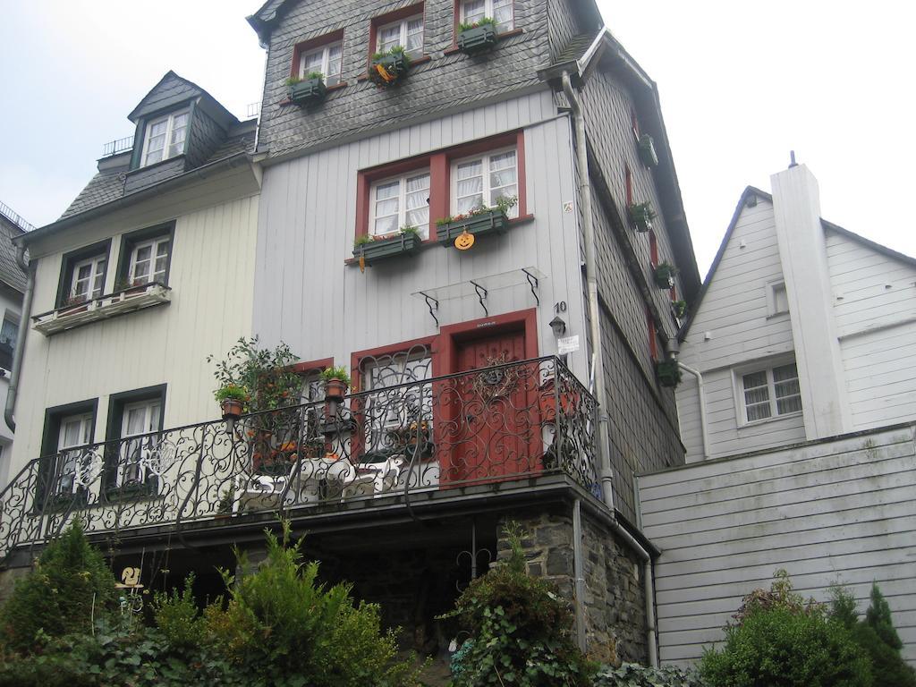 Bed and Breakfast Gaestehaus Luise Моншау Экстерьер фото